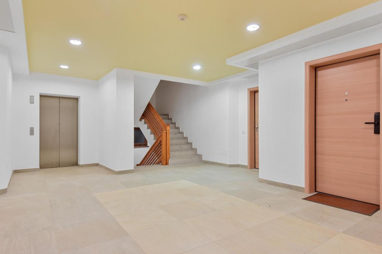 The Flower Clabucet Studio Predeal Exterior photo
